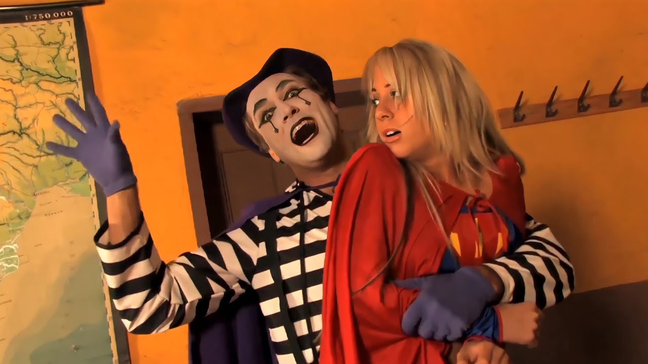 Clown With His Mind Control Power Captures Supergirl In A Big Cage