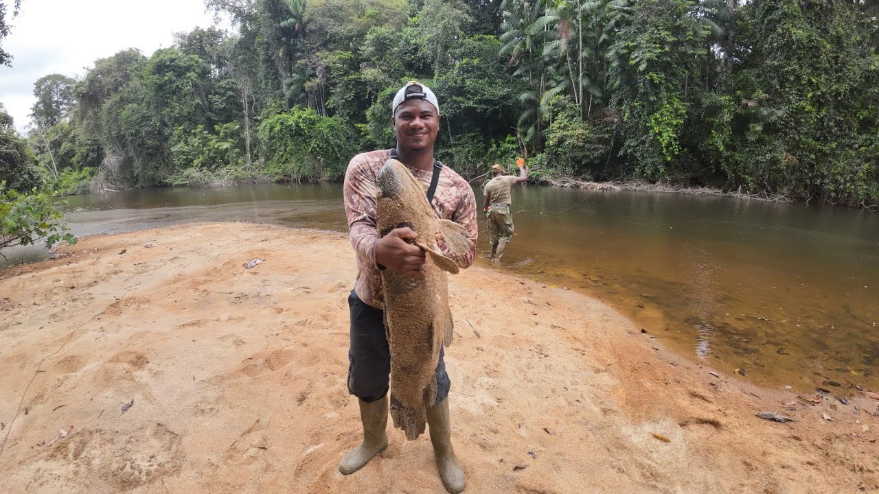 Catching giant Anyumara (Wolffish)🎣 and hunting for wild animals 🐗 deep in the Surinamese jungle 🇸🇷📍