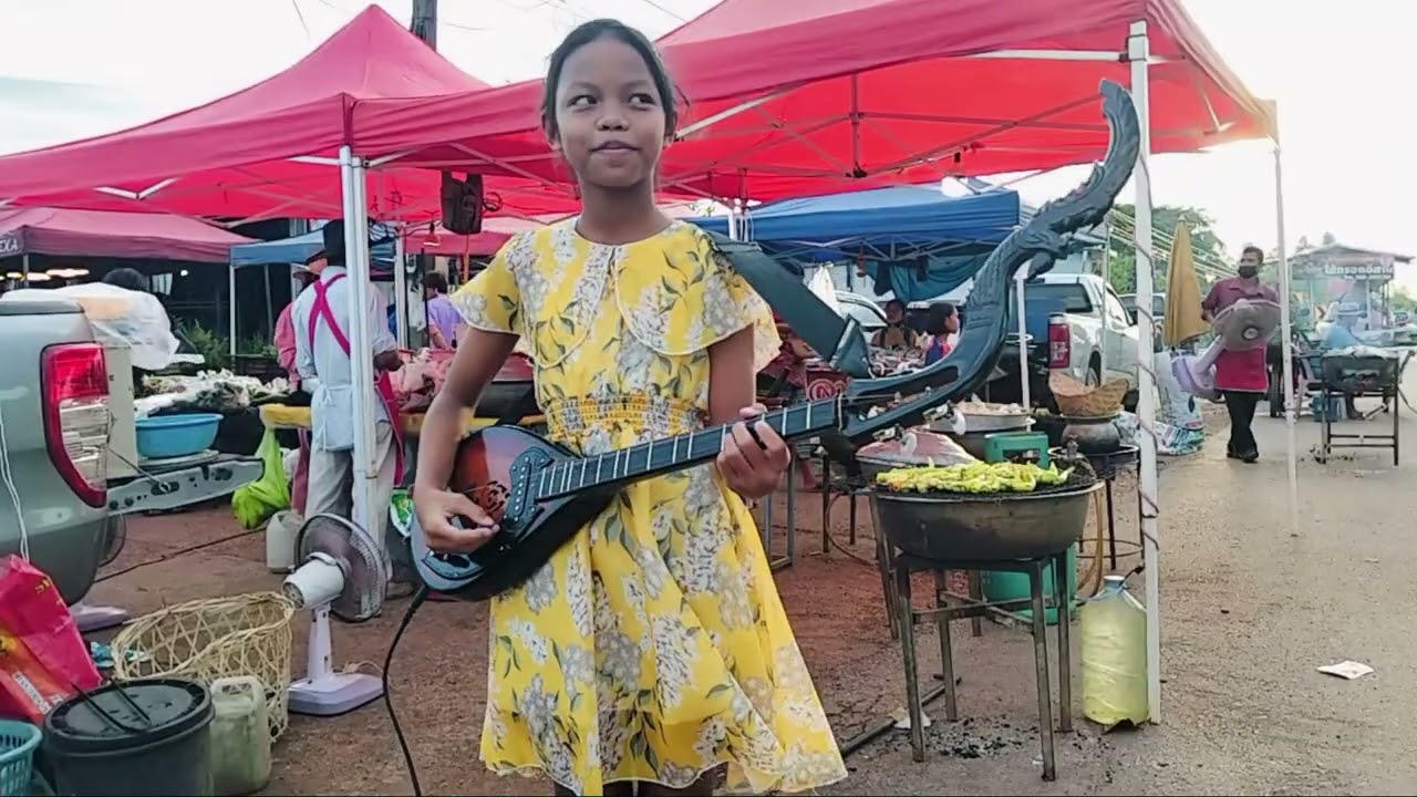 บรรเลงพิณเพลง หนาวลมที่เรณู|ตลาดคลองถมปลาปาก ตค68