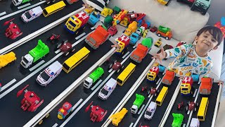 Oyuncaklar oyuncak kamyon oyuncak arabalar hotwheels yarış arabaları ışıklı ambulans canavar kamyon 