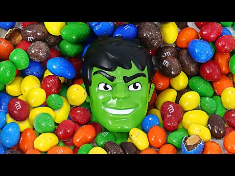 Hulk ate <strong>M</strong>&amp;<strong>amp</strong>;<strong>M</strong> chocolate and transformed into <strong>a</strong> giant! | DuDuPopTOY