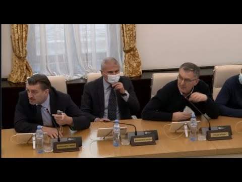 „პუტინის მხარეს ხართ! მორლაში ხართ გადანგრეულები“! „ბიჭო, ეეე,“! - ხმაური და დაპირისპირება ბიუროზე