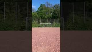 Jan Dust Autist Stürmer Lattenkreuz Tor Freistoß Fußball Talent