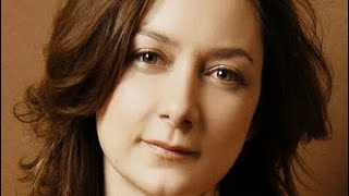 Make Sure You&#39;re Alone Before Looking At Sara Gilbert&#39;s TOPLESS Pics