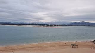 Playa Los Peligros y Playa El Puntal en la Bahía de Santander, Cantabria.