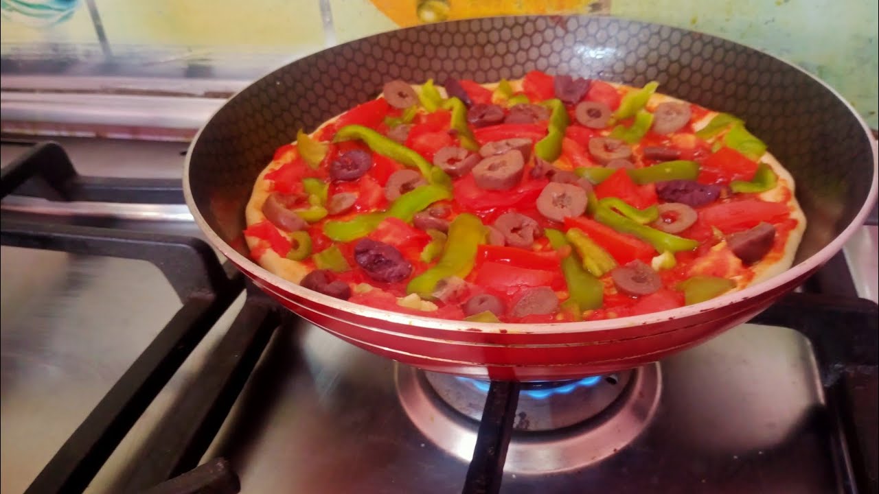 اسهل واسرع بيتزا🍕صيامي⁉️ بدون فرن ولا خميرة ف١٠دقائق👌بس‼️ خفيفه #اكلات_صيامي #food #cooking #اكلات