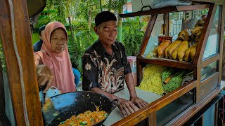 BAPAK INI JUALAN NASI GORENG PORSI BRUTAL !!! PEMBELINYA GAK HABIS HABIS