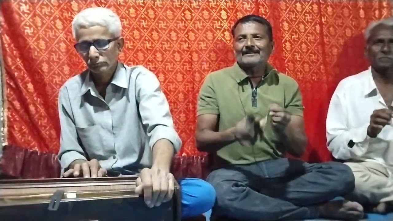 વટે  મારગુ નીકળાતા ને એમને મોજ હતી ને હનુમાન ચાલીસા ગાઈતી  બહુ સરસ જય હનુમાન દાદા 🙏♥️