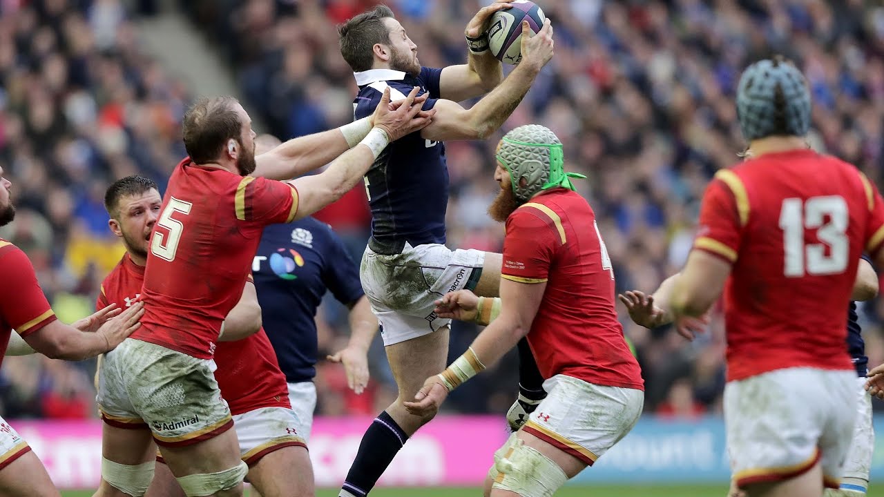 Tommy Seymour's brilliant overhead catch and pass in mid-air | RBS 6 Nations