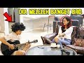 Viral !! PRANK ORANG GILA BAPERIN CEWEK CANTIK DICAFE - Rojer Ngamen #18