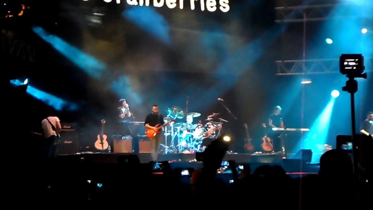 The Cranberries Linger live YouTube