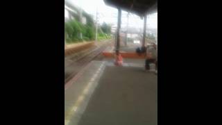 Kereta Api Krakatau Melintas Jatinegara