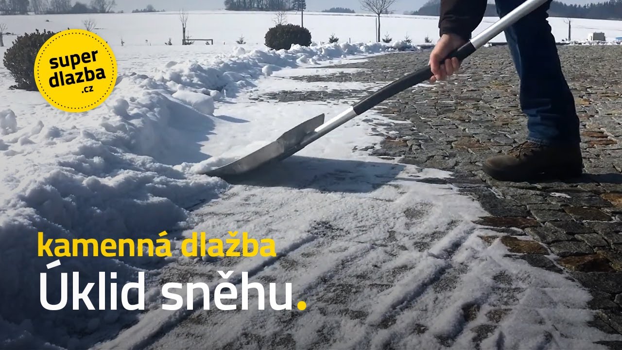 Kamenná dlažba - úklid sněhu