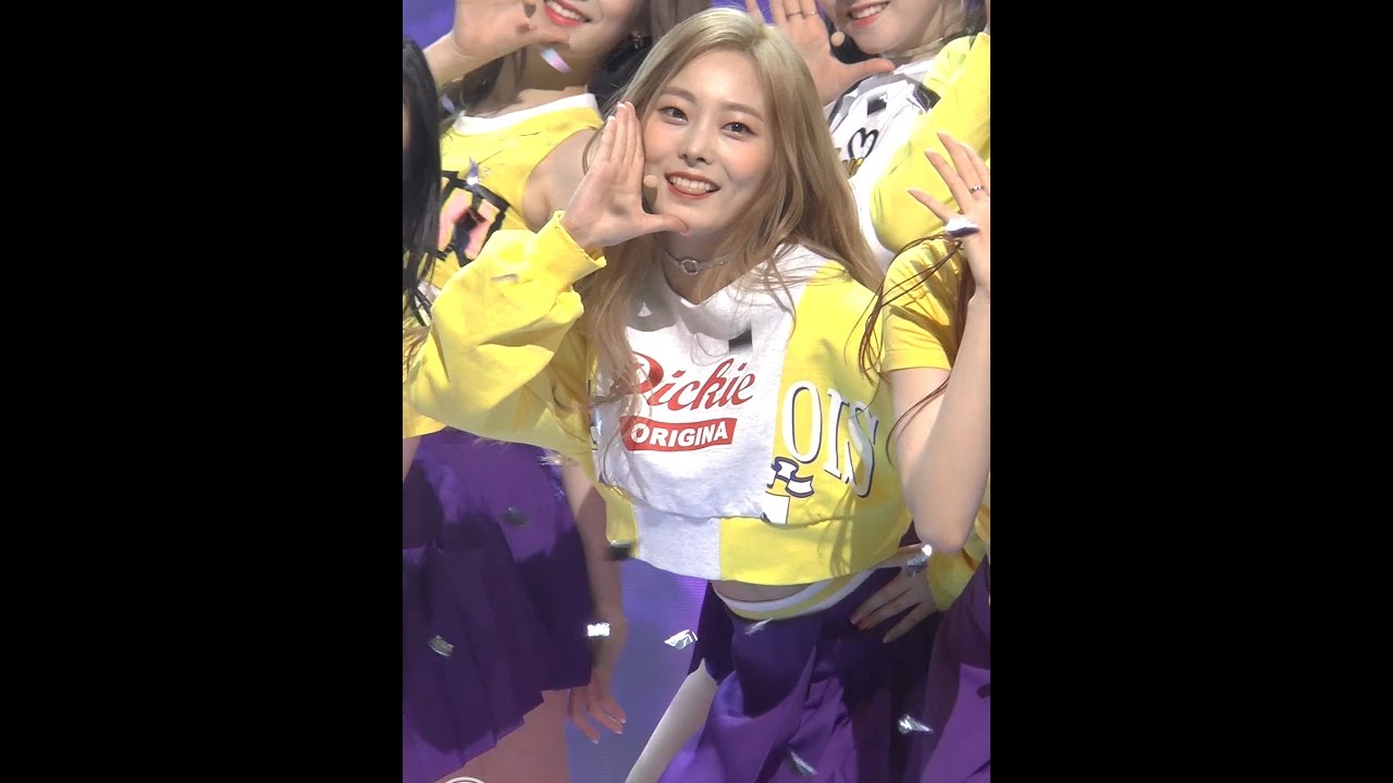 ウヌ「その他の公式Fancam」公式Fancamのサムネイル