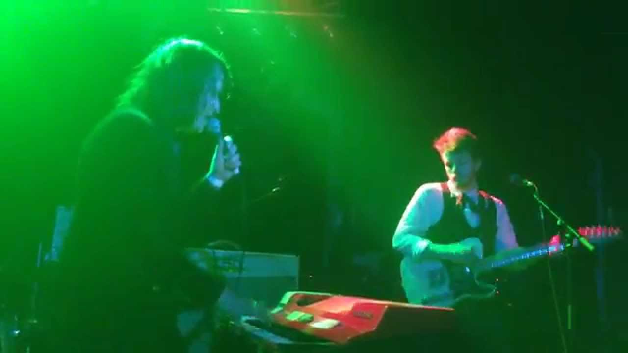 Wild Evel & The Trashbones - I Wanna Be Your Caveman (live)