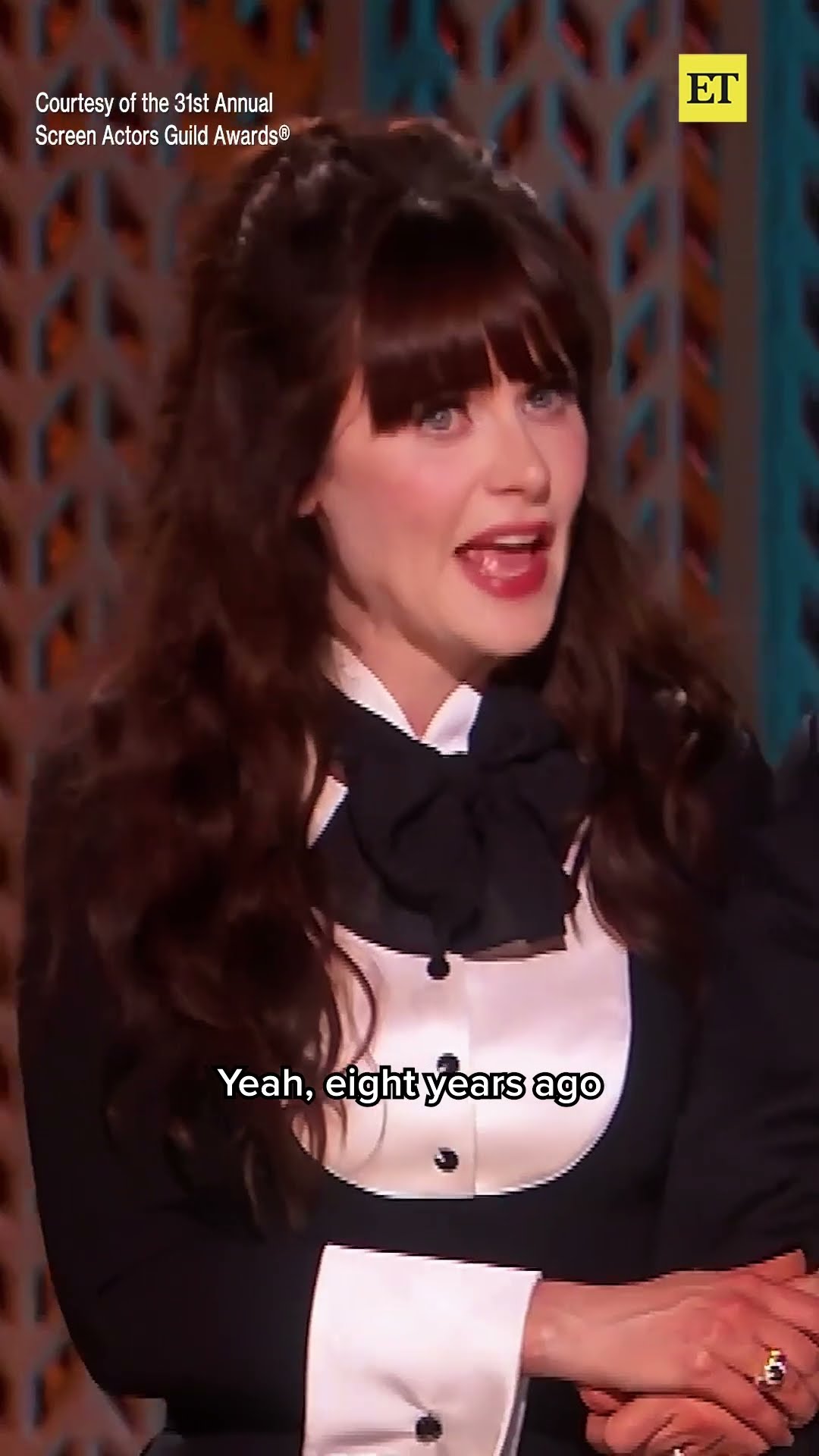 Zooey Deschanel and Max Greenfield stole our hearts at the #SAGAwards! ? #newgirl #shorts