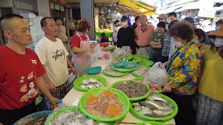 便宜的鱈魚，阿源還來不及認真賣就被搶光光了 台中水湳市場  海鮮叫賣哥阿源  Taiwan seafood auction