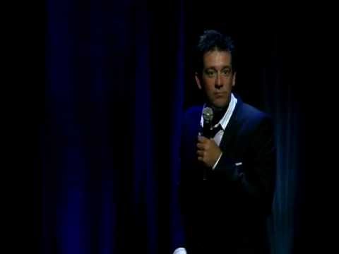 "Kinder Bueno" extrait du Nouveau spectacle de Titoff. Au Bataclan le 1.2.3 décembre 2011.mp4