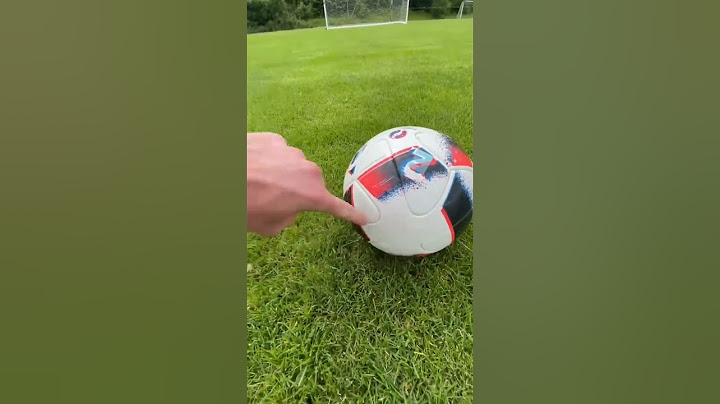 تعليم كيف لف الكره من خارج القدم ⚽