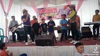 Download Lagu mak lepoh feat ajo latuih MP3