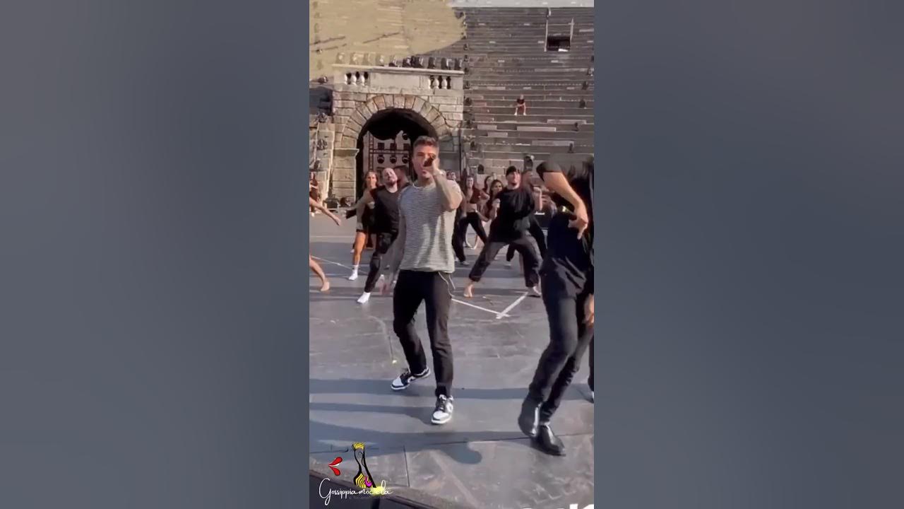 Fedez DIETRO LE QUINTE con Tananai e Mara Sattei | LA DOLCE VITA Power Hits 2022 Verona 😎🥰🎊 #shorts