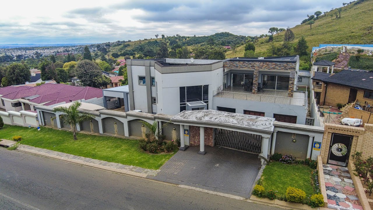 9 Bedroom For Sale - Naturena