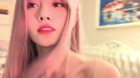 Cúc Tịnh Y với mái tóc hồng ?!