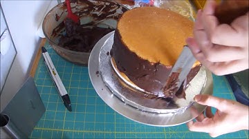 How to ganache a cake using the upside down method