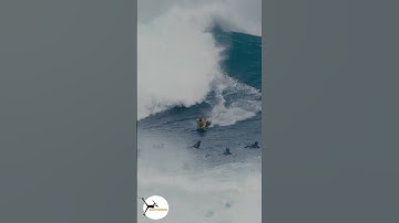 2nd Reef Roll In at Banzai Pipeline 3/25/2024