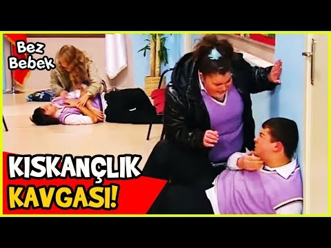 SELİM VE ÖZER KIZLAR İÇİN KAVGAYA GİRDİ! – Bez  Bebek 90. Bölüm