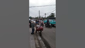 ùn tắc Giao thông khó hiểu tại ngã tư Nguyễn khoa văn và Sống hồng TP.Huế