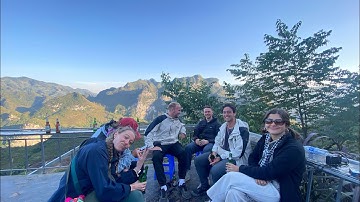Foreign tourists going to Ha Giang loop are very happy  / TUOR HÀ GIANG