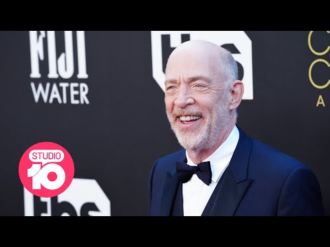 Video: J.K. Simmons Čistá hodnota: Wiki, ženatý, rodina, svadba, plat, súrodenci