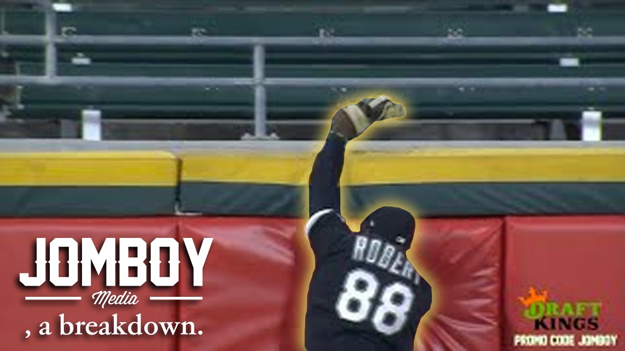 Luis Robert robs a home run but the wall robs his glove, a breakdown