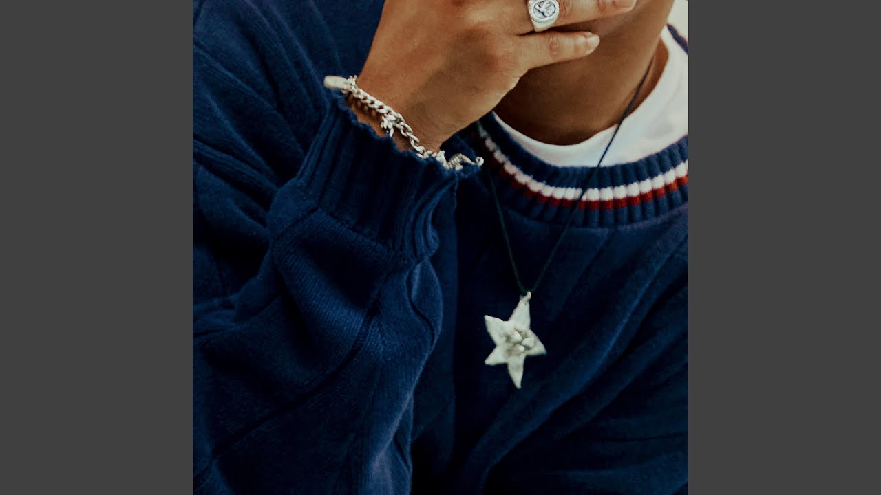 Watch xoxo on YouTube Watch xoxo on YouTube