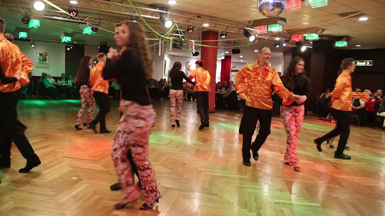 Flying 69er ABBA Show Premiere