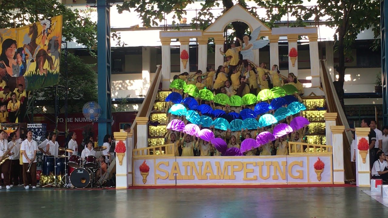 กองเชียร์โรงเรียนสายน้ำผึ้ง ในพระอุุปถัมภ์ฯ งานกีฬาสหวิทยาเขตเบญจสิริ ครั้งที่ 17