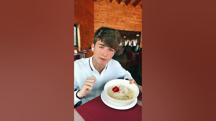 Итальянец пробует русскую карбонару 🤯