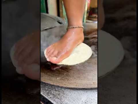 azab suka mokel makan roti rasa kaki prindapan