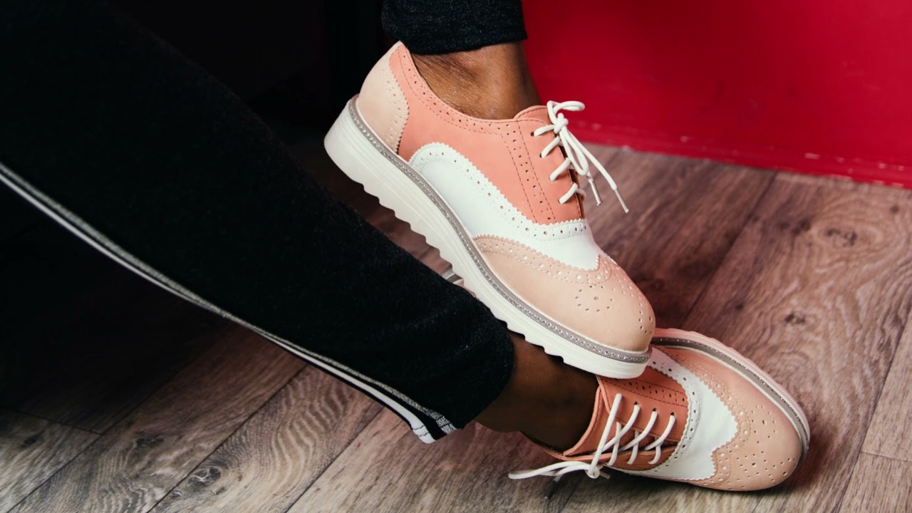 Footsteps sound effect 👟 Walking on a floor indoors - 2 variations | Free to use