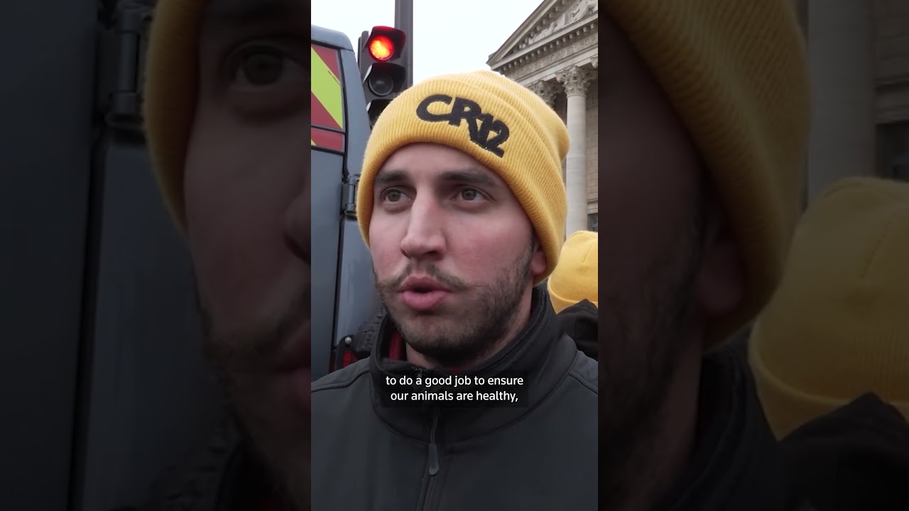 French farmers block Paris streets in protest