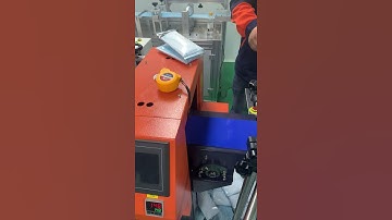 全自动高速一拖一平面口罩机连包装机 在客户车间现场工作视频