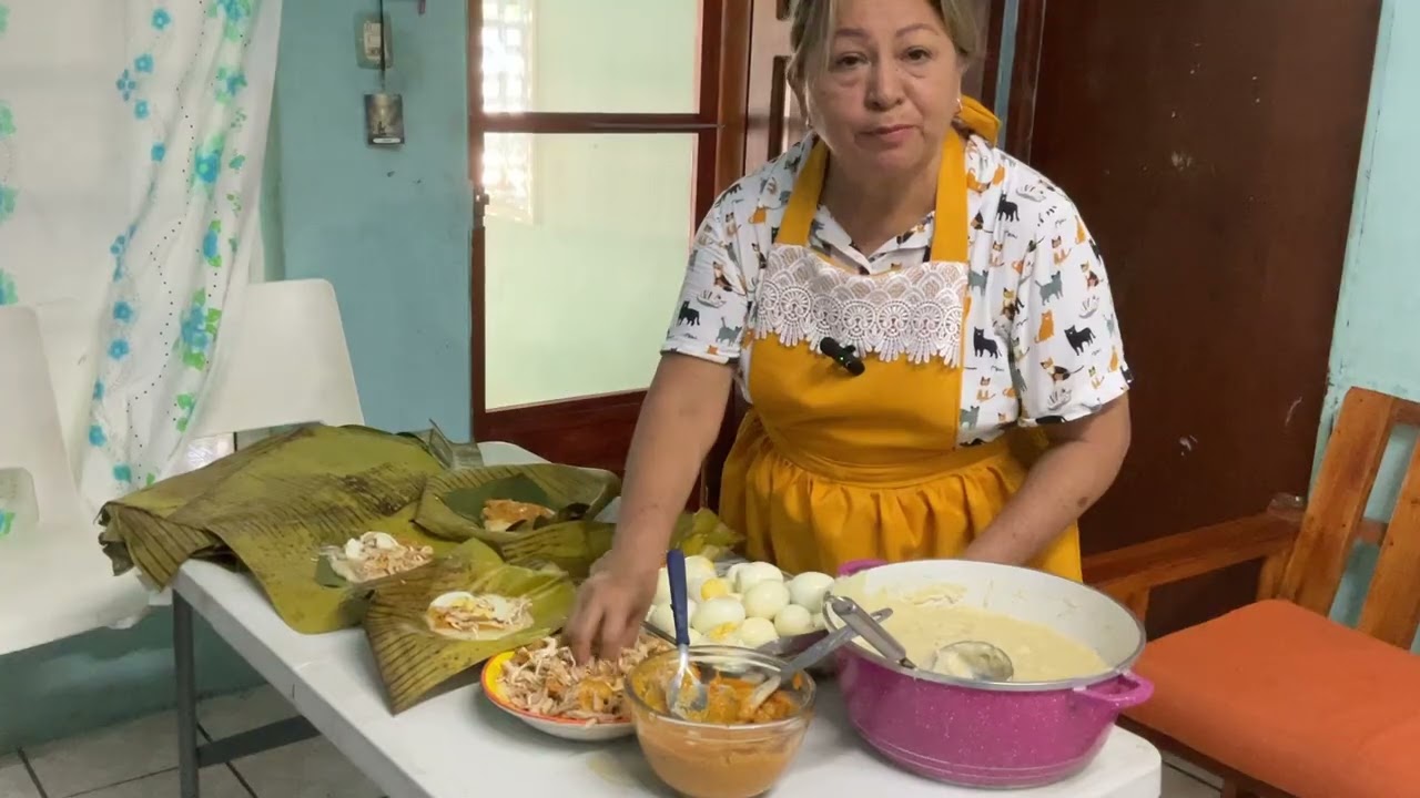 Ricos tamales colados de pollo y huevo