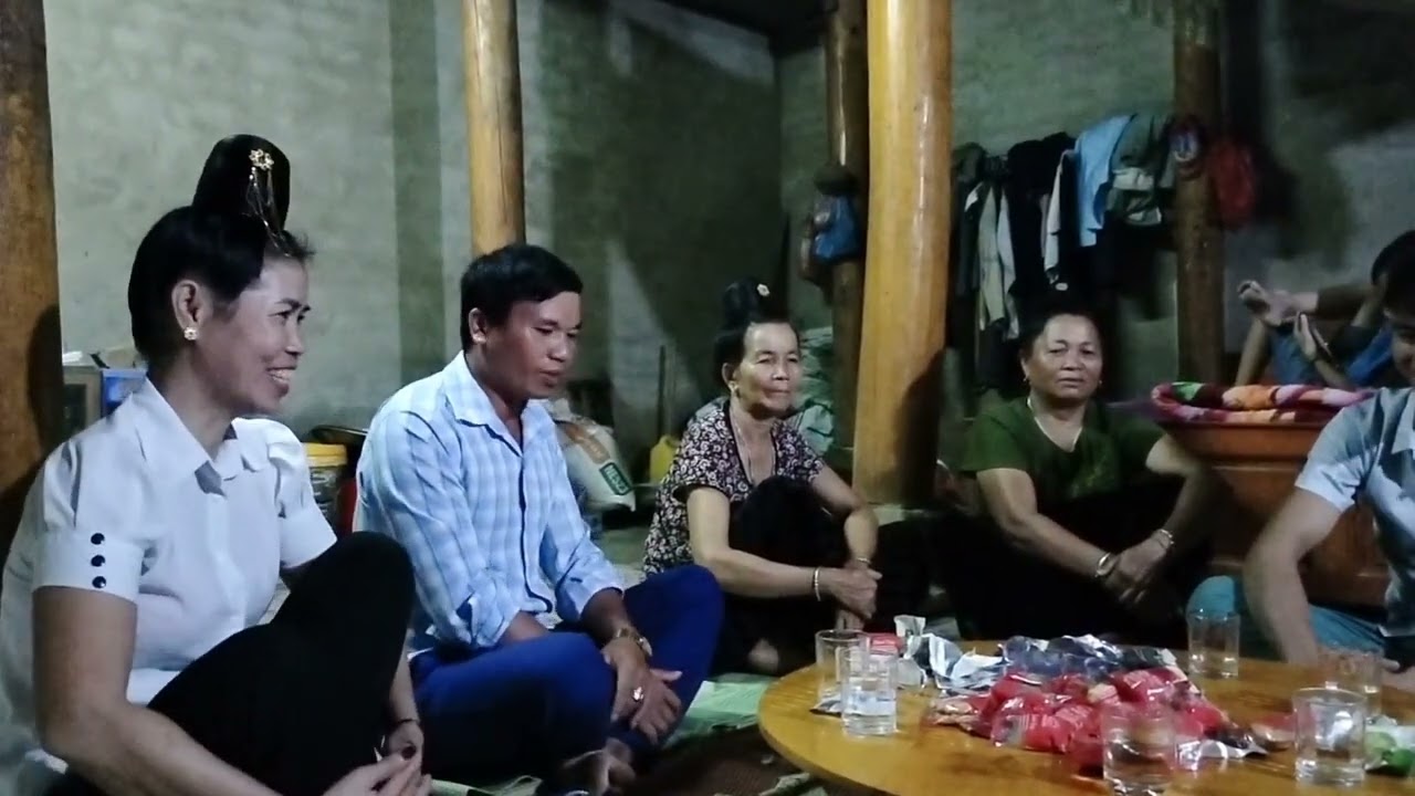 Hát thái tòng ánh dủ ca sĩ nổi tiếng lai chau xuống thăm anh trai ở tuân giáo anh chị tiếp đón r n t