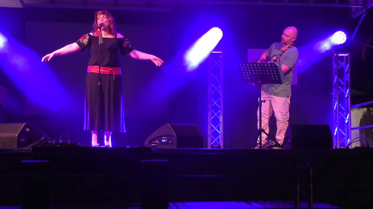 BARBARA COLA....alla chitarra PAOLO LA GANGA