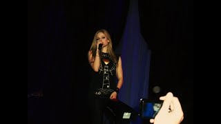 Avril Lavigne - Smile @ Movistar Arena (Live in Chile 2011) (LQ)