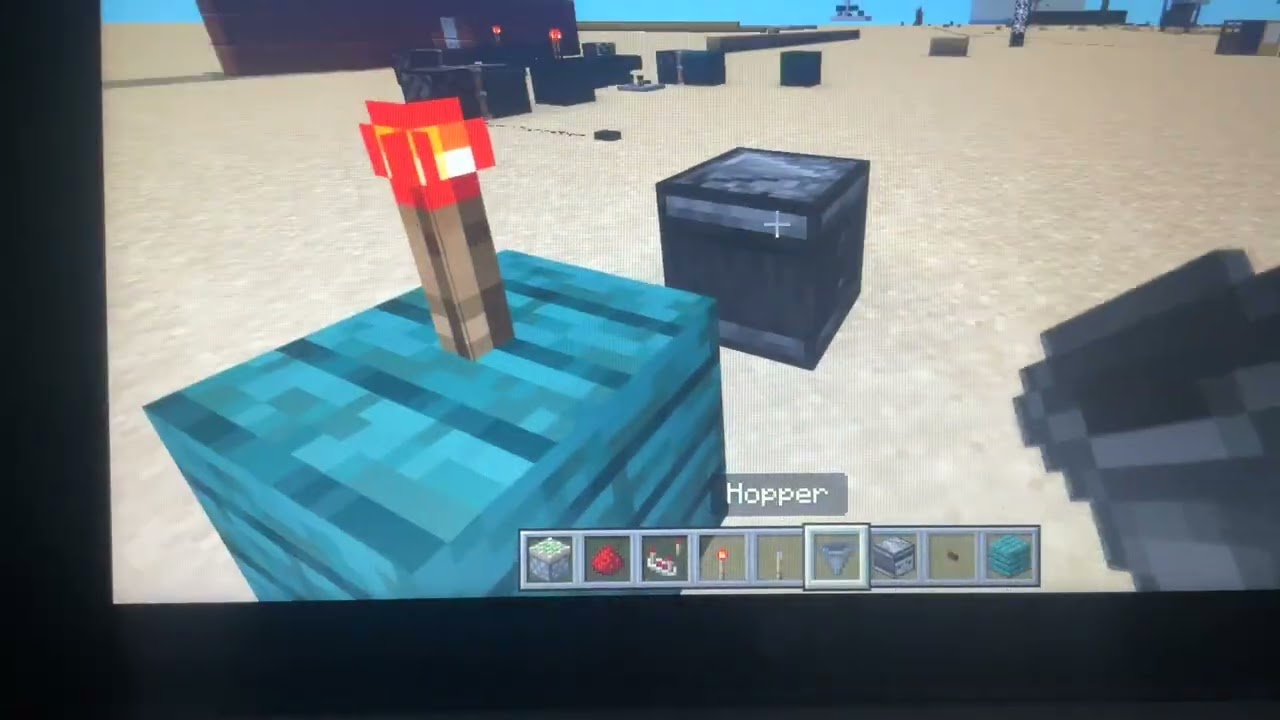 How to make a t-flip flop in Bedrock Edition Minecraft