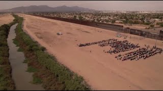 На границе США и Мексики очередной наплыв мигрантов