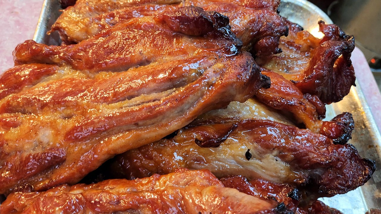 #УличнаяЕда #СвининаБарбекю #ХрустящийЖареныйГусь #СвинаяБрюхо #Утка #Гонконг #deepseek #chatgpt ...