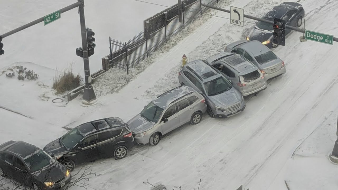 Terrible lightning and strong snow winds topple big trucks in Russia